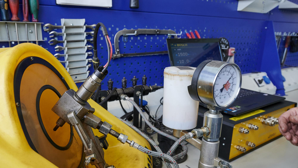 ואקום באמצעות יצירת תת-לחץ וסילוק מולקולות אוויר